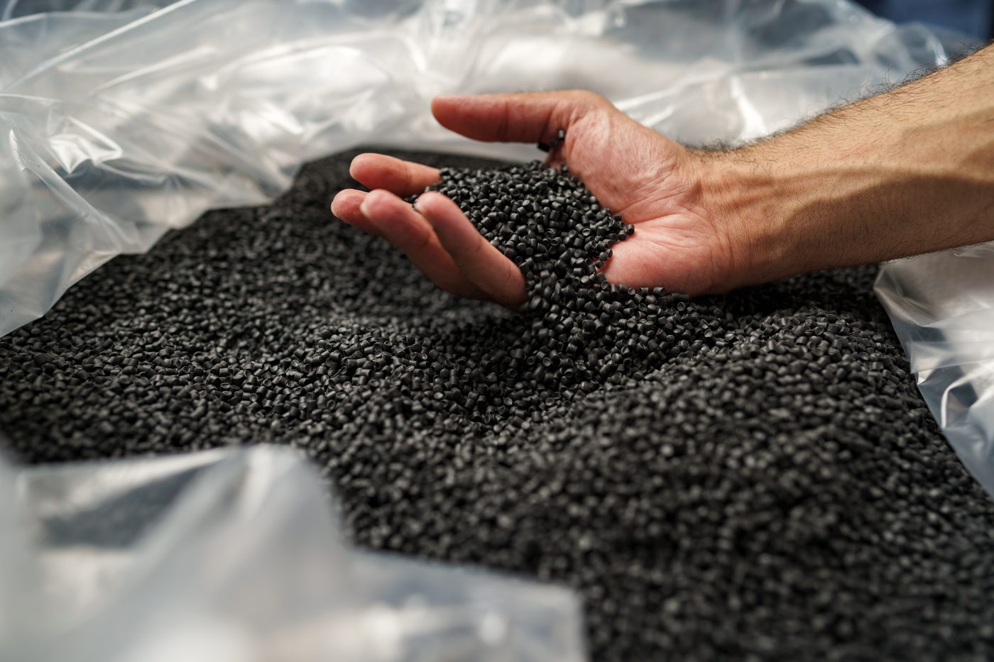 Granza de plástico reciclado, materia prima del proceso de reciclaje